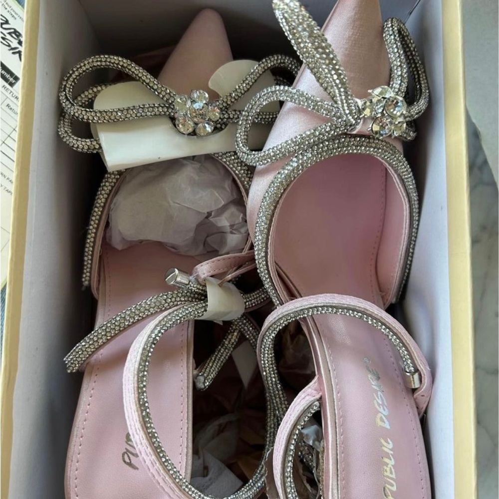 Size 5 Women’s satin heels! Never been worn sadly my feet are too wide